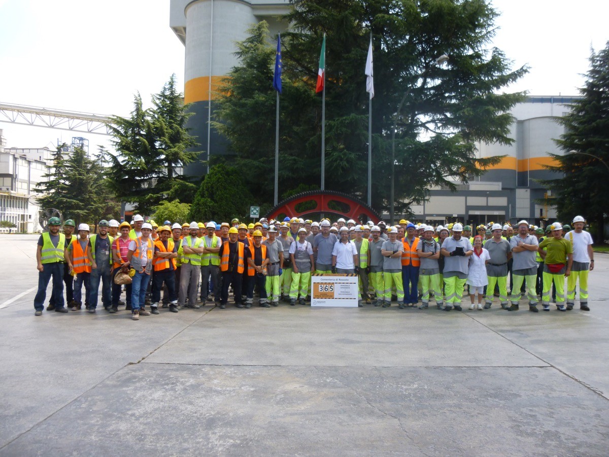 I lavoratori dell'Italcementi di Rezzato