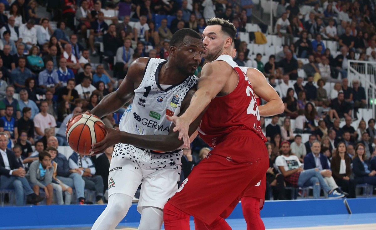 Basket, un'azione della Germani Brescia contro Milano in Supercoppa (settemnbre 2018), © Basket Brescia Leonessa