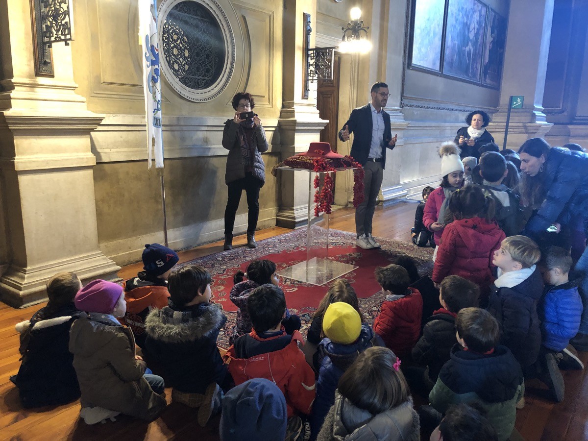 Gli alunni della Scuola dell’Infanzia S. Maria della Vittoria, accompagnati dalle insegnanti, si sono recati a Palazzo della Loggia