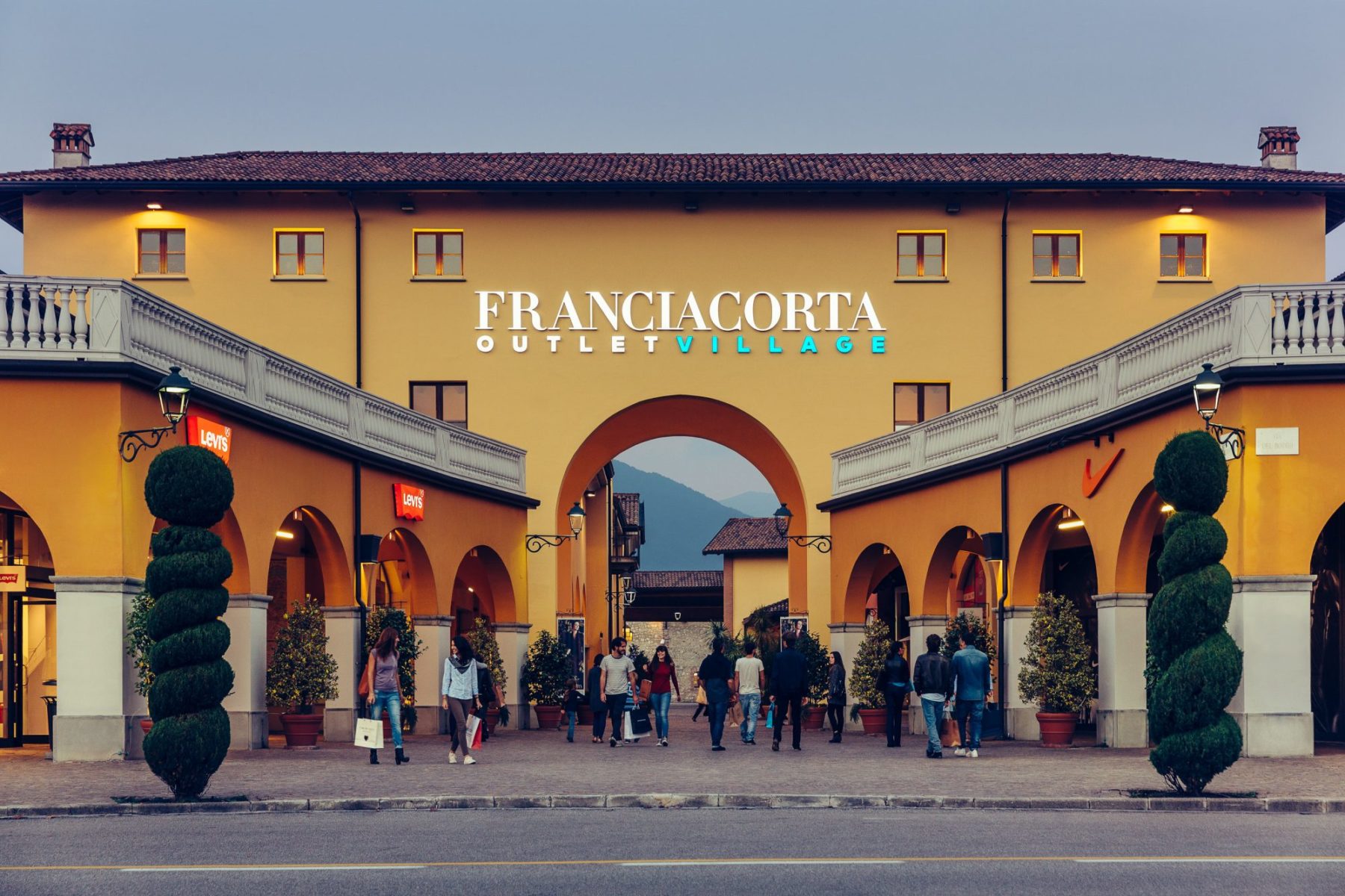 Outlet Franciacorta, dal 1 luglio arrivano i saldi estivi… e non solo