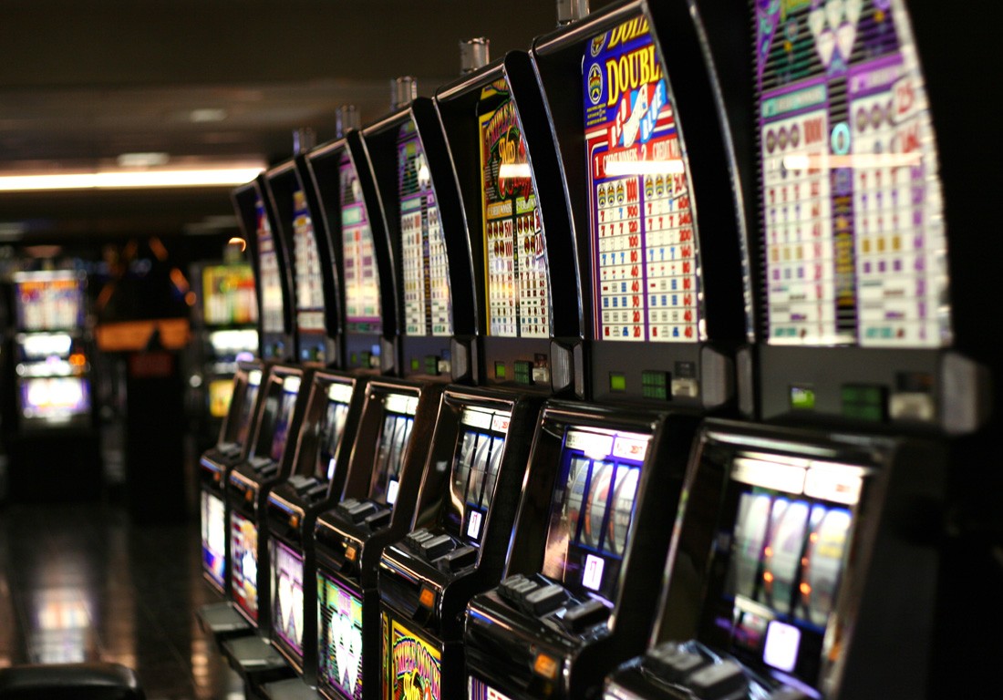 Slot machine, anche Roè Volciano limita gli orari al pubblico