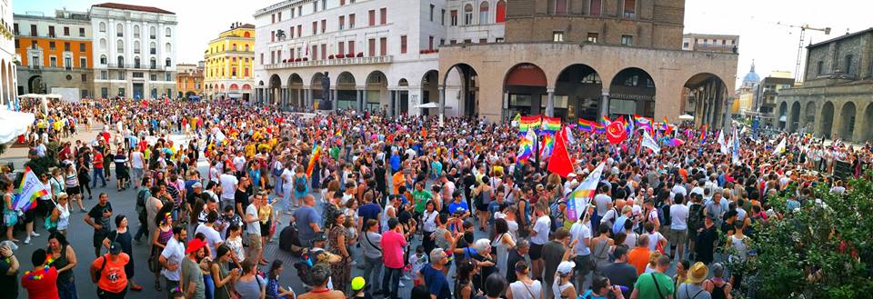 Brescia Pride, migliaia in corteo: buona la prima