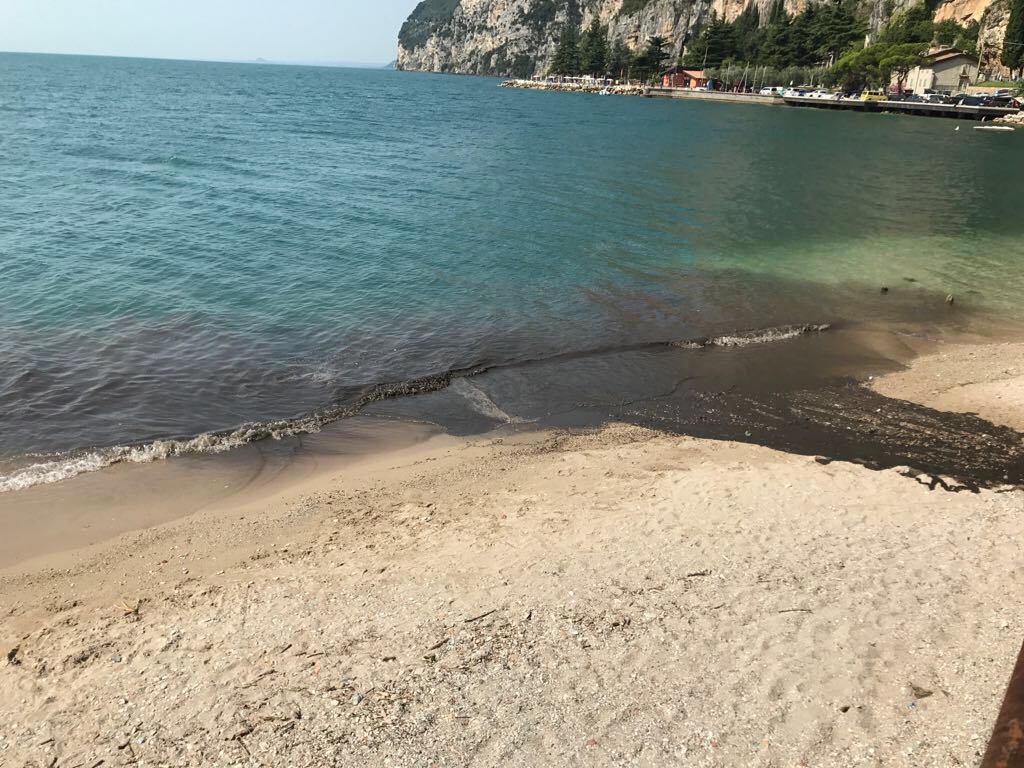 Sversamento a lago, Tignale precisa: solo acqua mista a sabbia