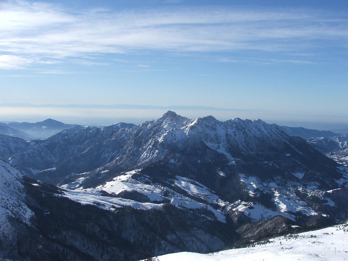 Bergamo: cade elicottero sul monte Alben, due sopravvissuti