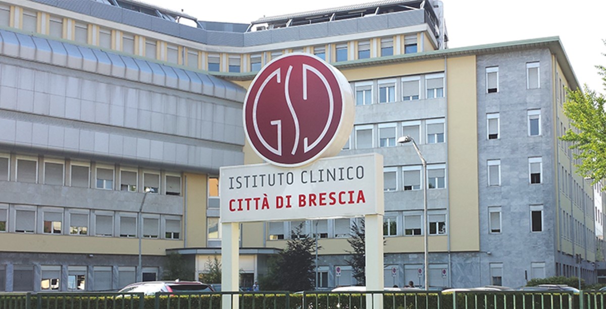 ▼ Città di Brescia, giovane ubriaca aggredisce a calci i sanitari al pronto soccorso