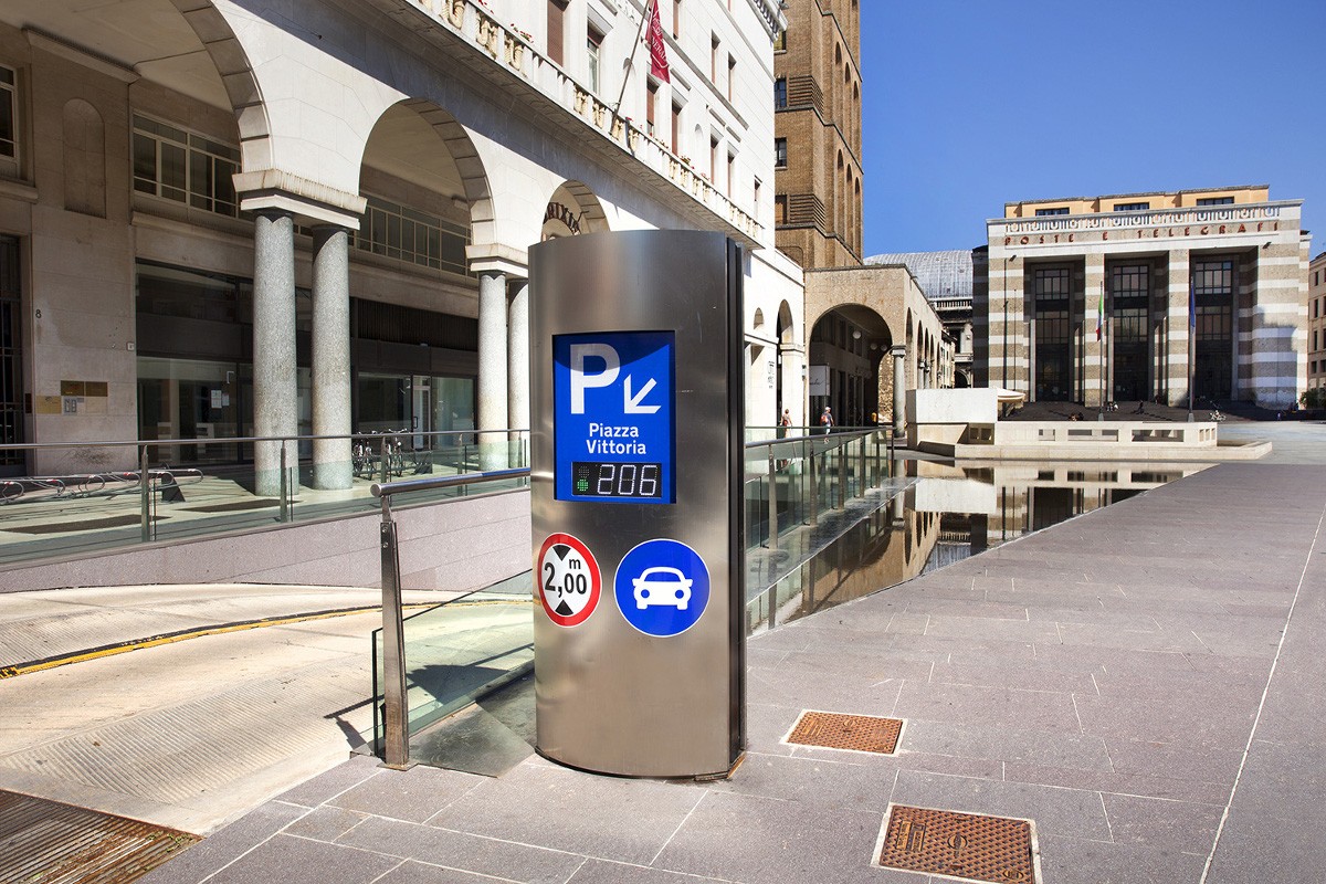 ▼ Brescia, il parcheggio di piazza Vittoria si rinnova: lavori all’ascensore