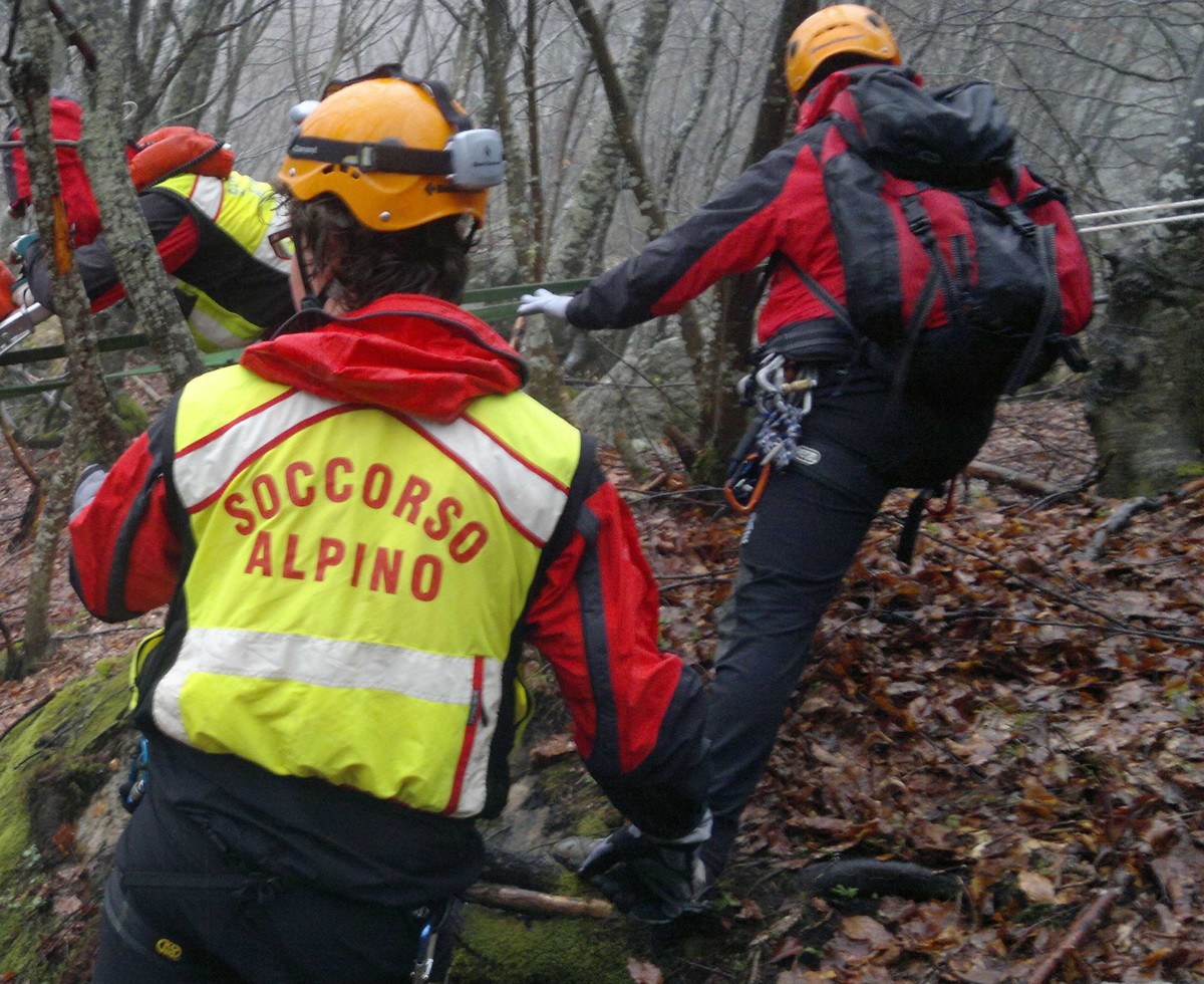 Valsaviore, escursionista 52enne ferita: interviene il Soccorso Alpino