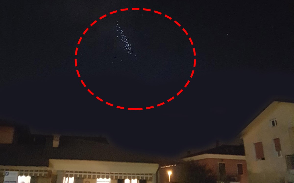 Strane luci nella notte a Rovato, Ufo? No, solo palloncini a led