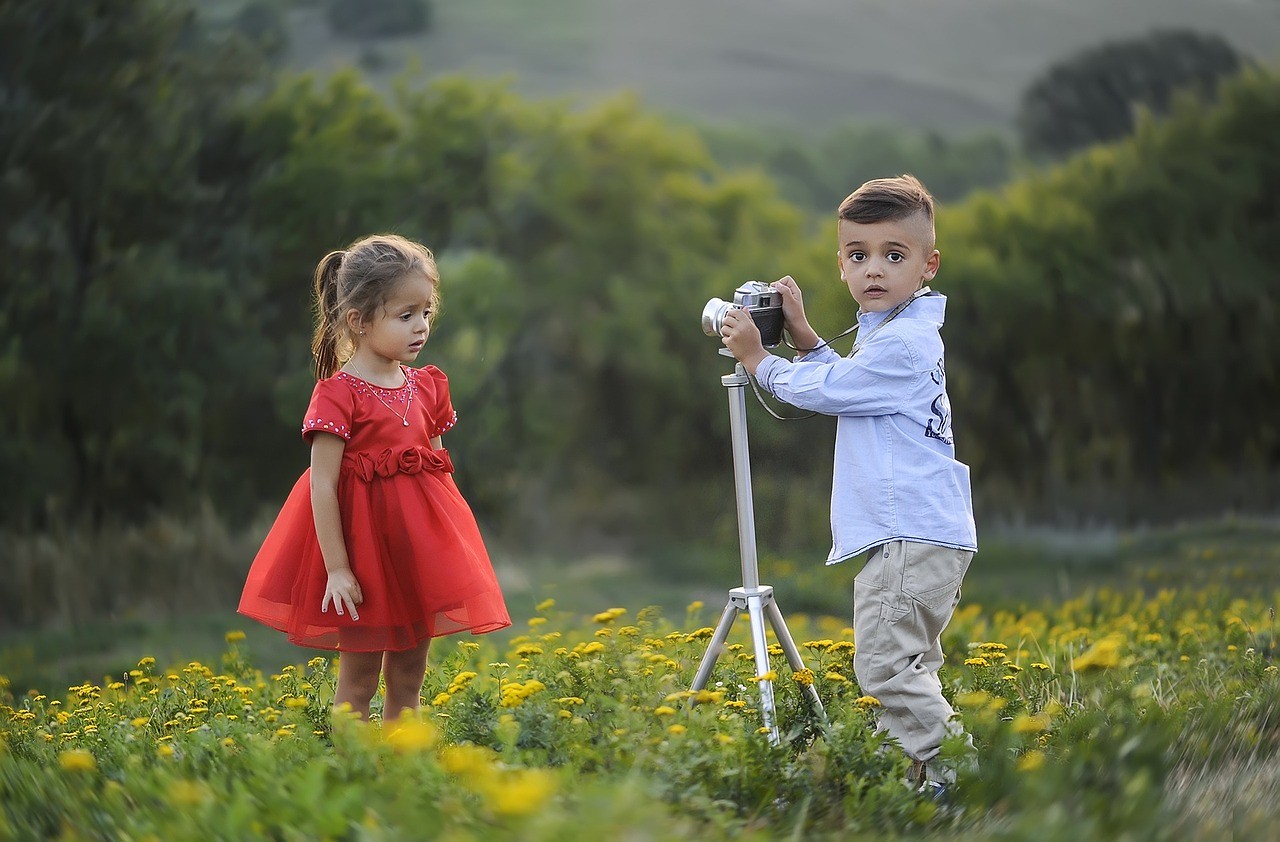 Casting fotografici in città: bambini in coda per le pubblicità