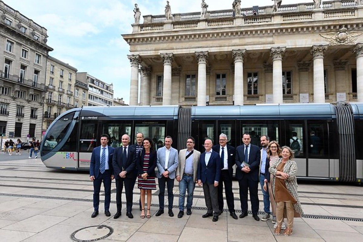 Trasferta a Bordeaux per scoprire il tram: allo studio soluzioni per Brescia