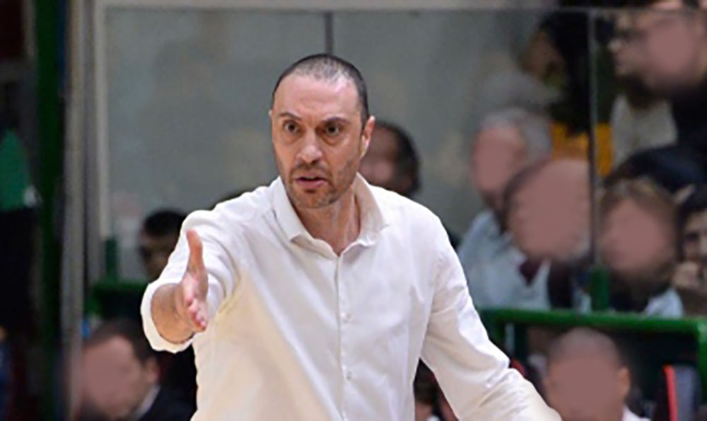 Basket, l’avventura di coach Esposito a Brescia verso il capolinea: ipotesi Buscaglia