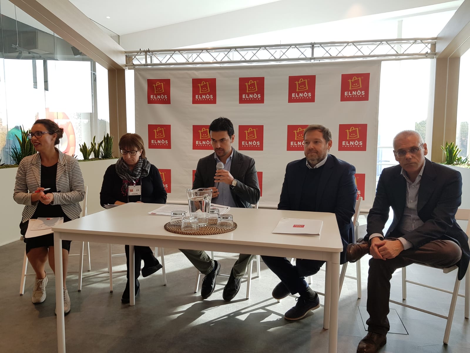 ElNòs, il sabato la biblioteca è dentro al centro commerciale