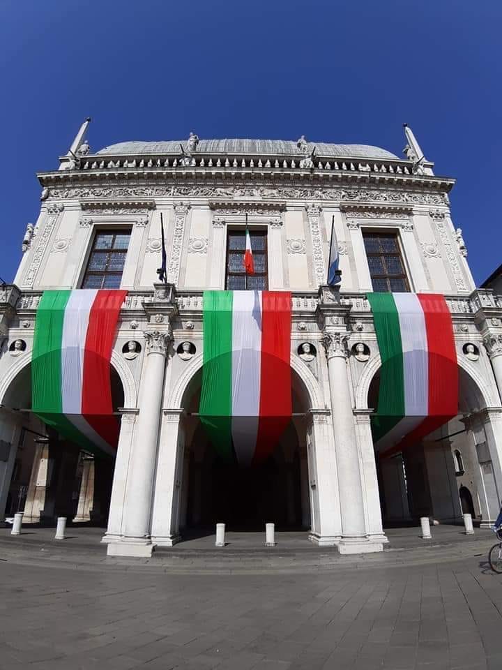 Festa della Repubblica a Brescia: in piazza della Loggia l’alzabandiera