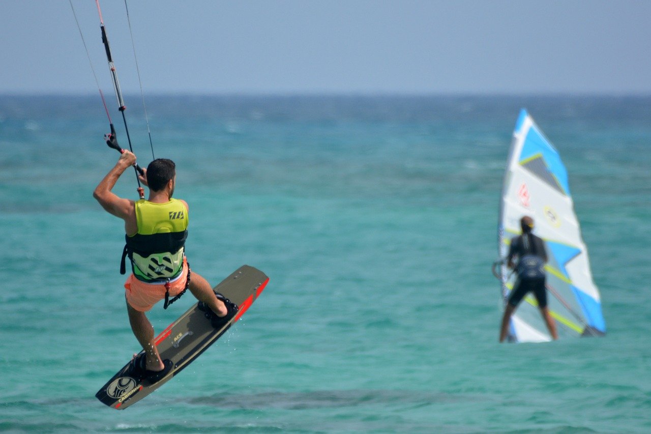 Salò, il sindaco “ferma” le barche private e sport acquatici nel golfo