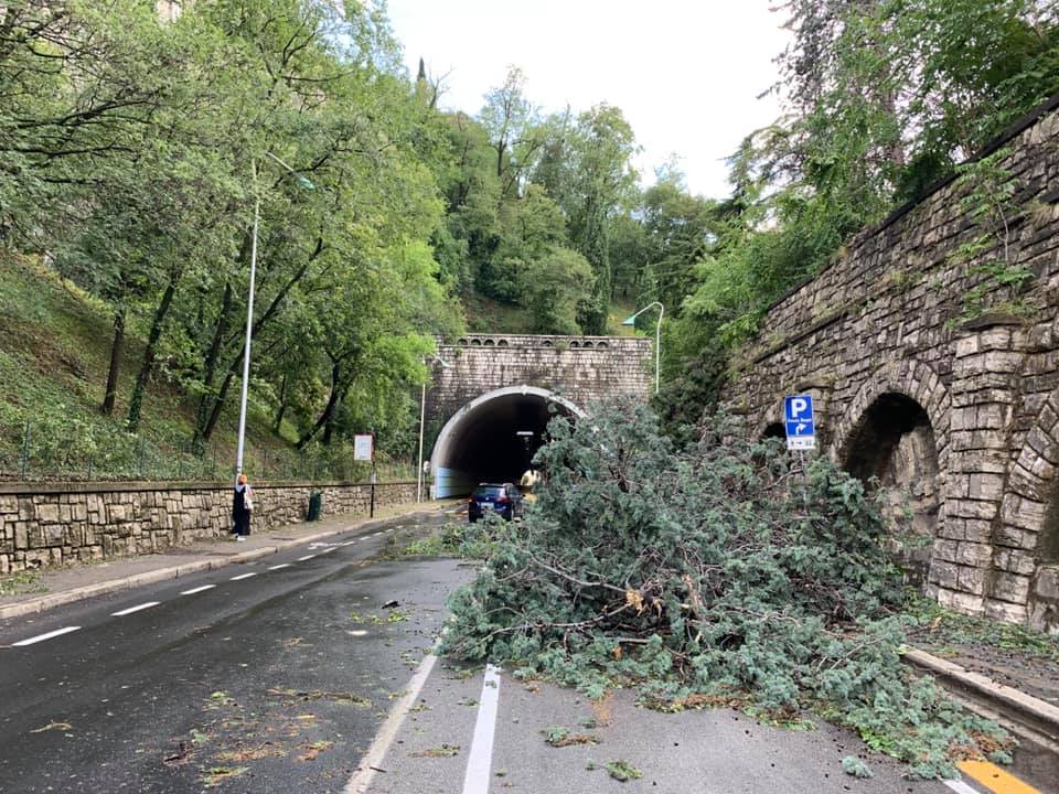 Il maltempo colpisce la provincia, Codacons su allagamenti: sistema fognario farraginoso