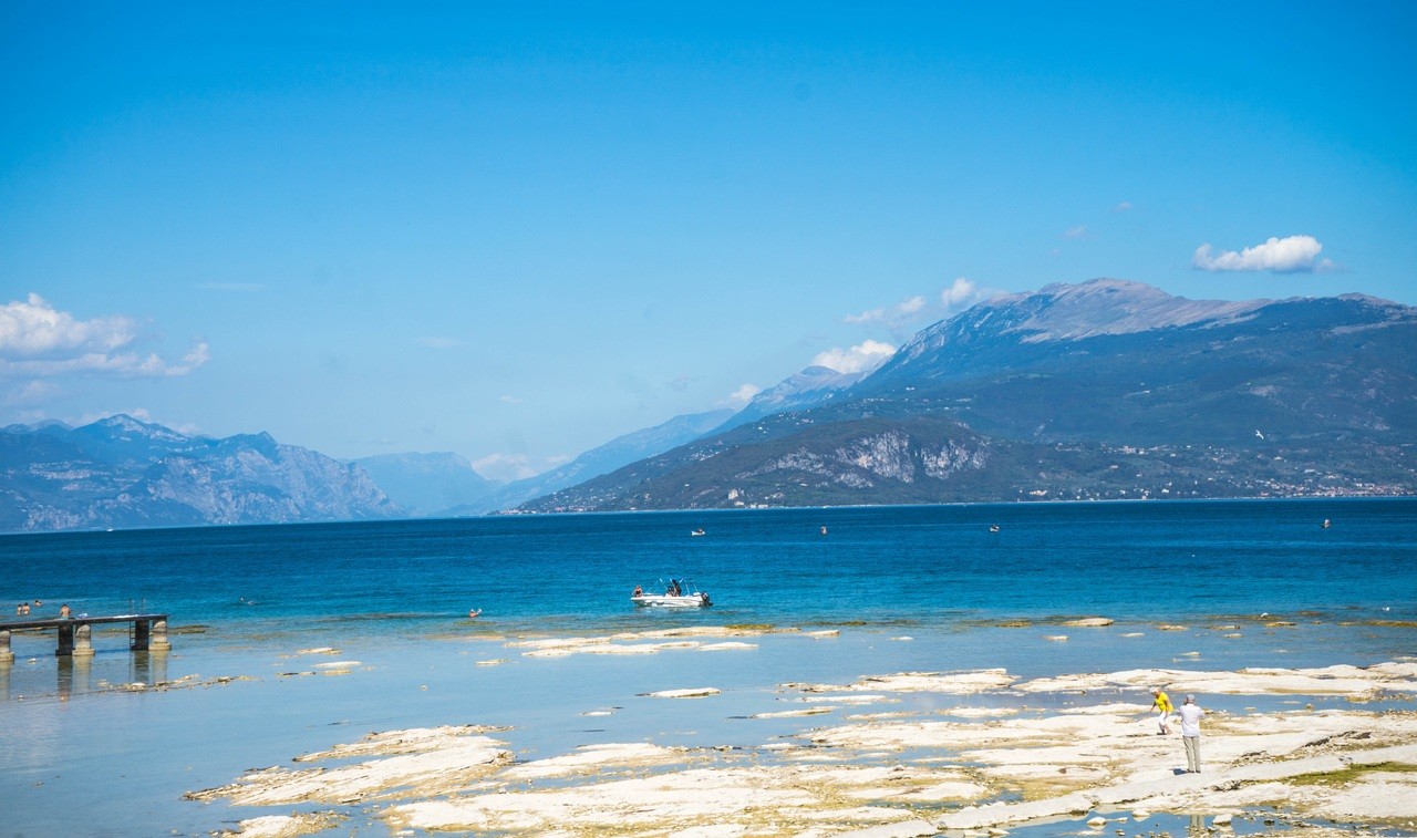 🔴 CORONAVIRUS, da domani accesso vietato alla spiaggia Giamaica di Sirmione