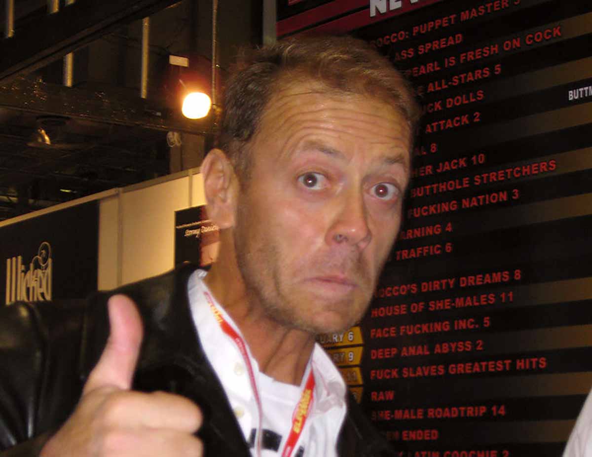 Rocco Siffredi arriva a Brescia e mostra le sue doti… a teatro