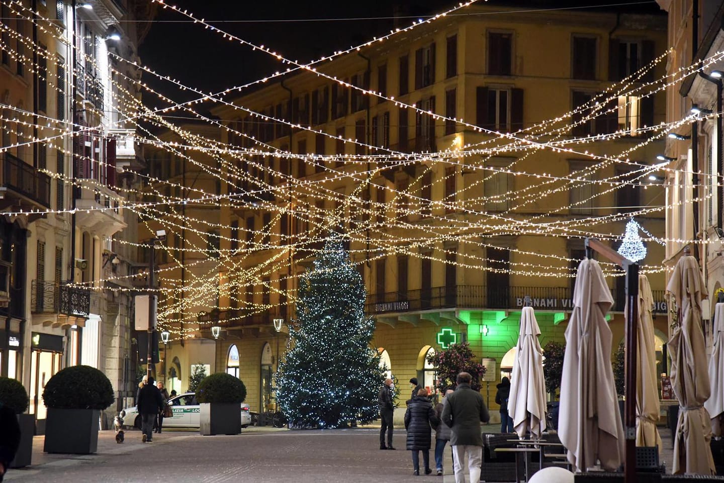 Brescia accende le luminarie in centro, Del Bono: il cuore della città resta acceso