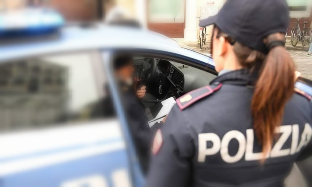 🔴 Traffico di droga e associazione per delinquere con metodo mafioso e armi: 20 arresti