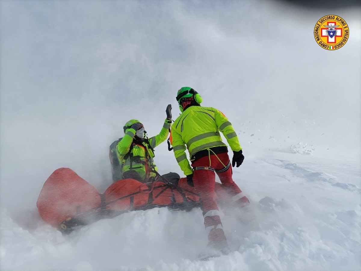 Valtrompia, sci-alpinista infortunata: la recupera il Soccorso Alpino