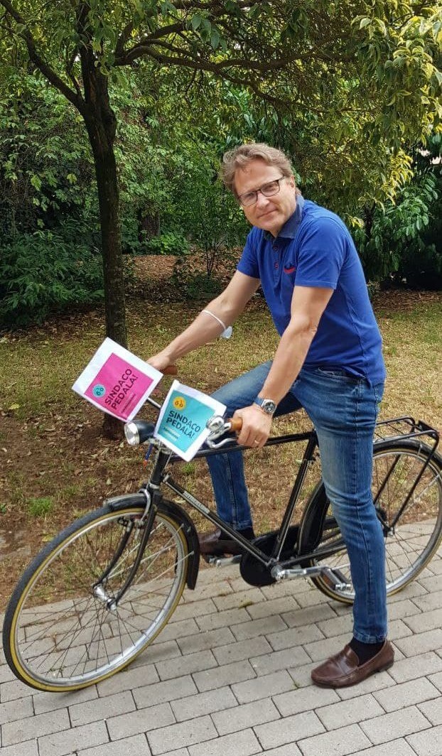 🌍🚴🏻 Borgosatollo, il primo cittadino dà il buon esempio e va in Comune in bici | #sindacopedala