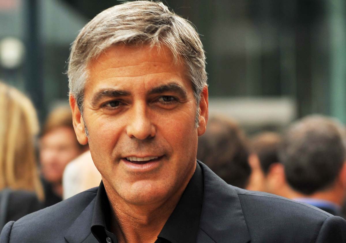 George Clooney avvistato sul lago di Garda con la moglie