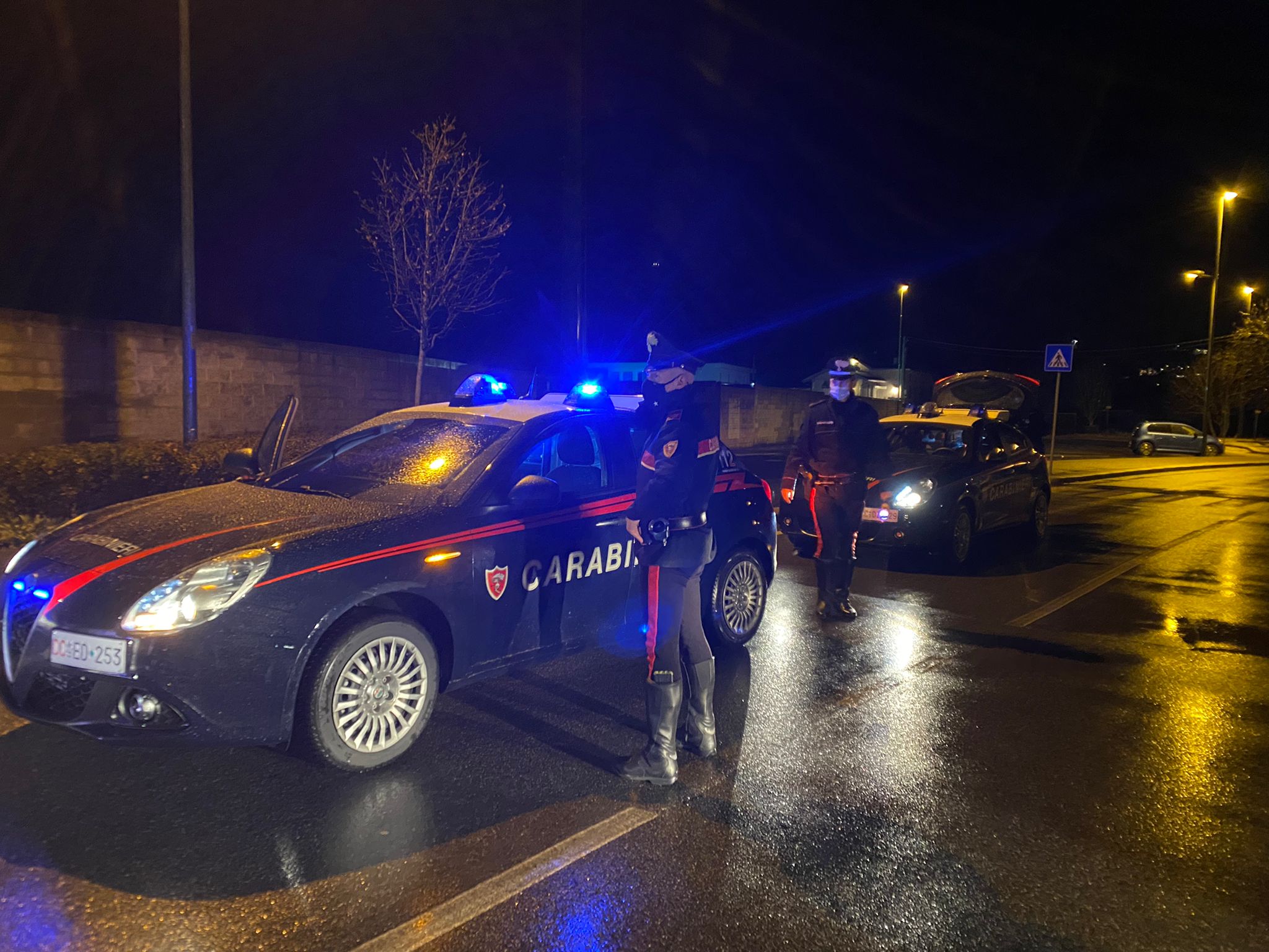 🔴 Brescia, violenza tra giovani in via Sorbanella: spunta il coltello, un ferito lieve