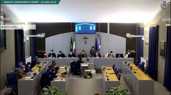 Desenzano, opposizioni all’attacco: “Maggioranza senza numeri e salute dei consiglieri messa a rischio”