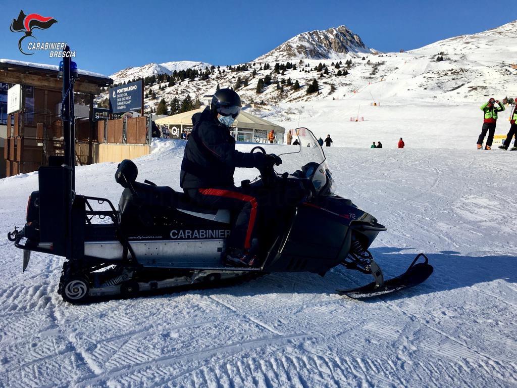 🔴 Valcamonica, carabinieri sulle piste da sci: oltre 2.000 green pass controllati