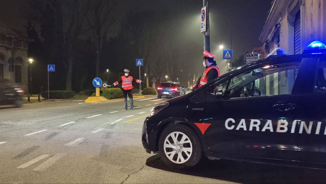 🔴 Bassa, travolge un 20enne e fugge: è caccia all’auto pirata