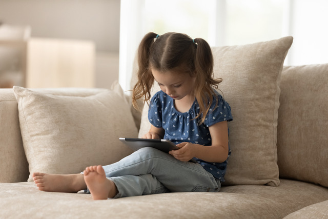 Screen-Time, è emergenza l’abuso del cellulare da parte dei bambini