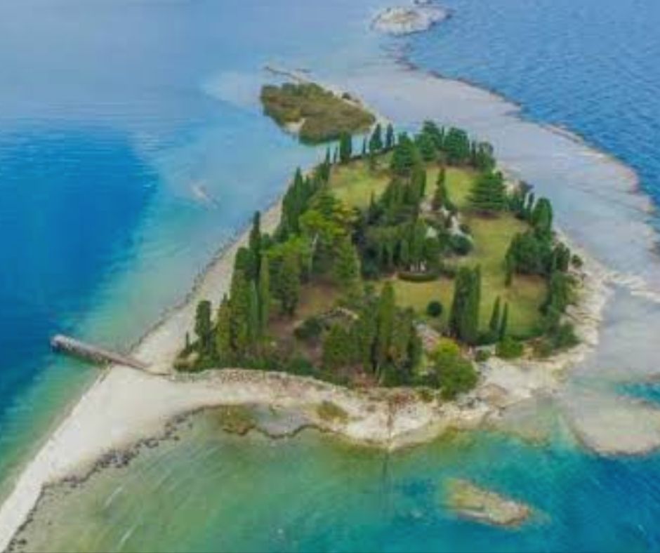 🔴 Acqua bassa nel Garda, continua l’assalto dei turisti all’isola dei Conigli