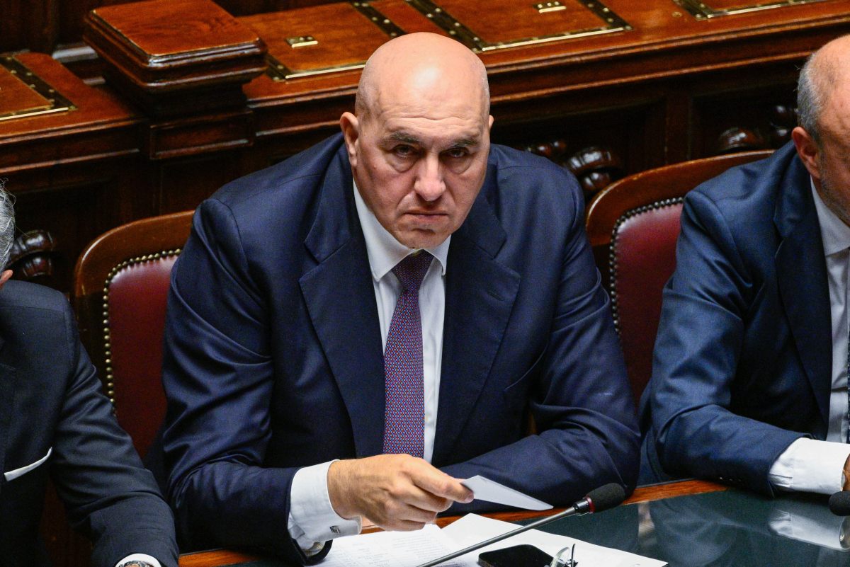 Ministero Difesa “Nessun conflitto d’interessi per Crosetto”