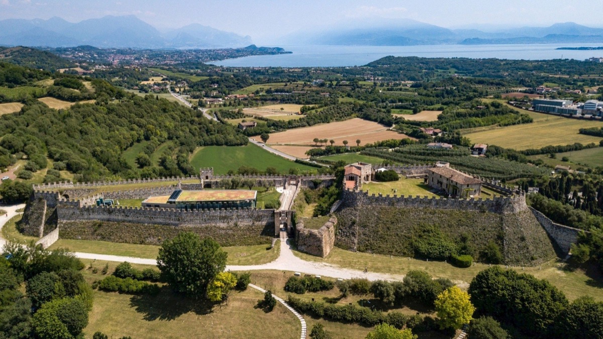 Vacanze sul Garda, raddoppia la tassa di soggiorno a Lonato