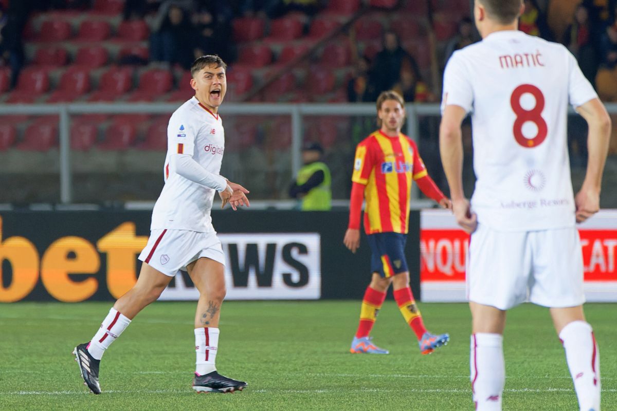 Dybala rimedia all’autogol di Ibanez, Lecce-Roma 1-1