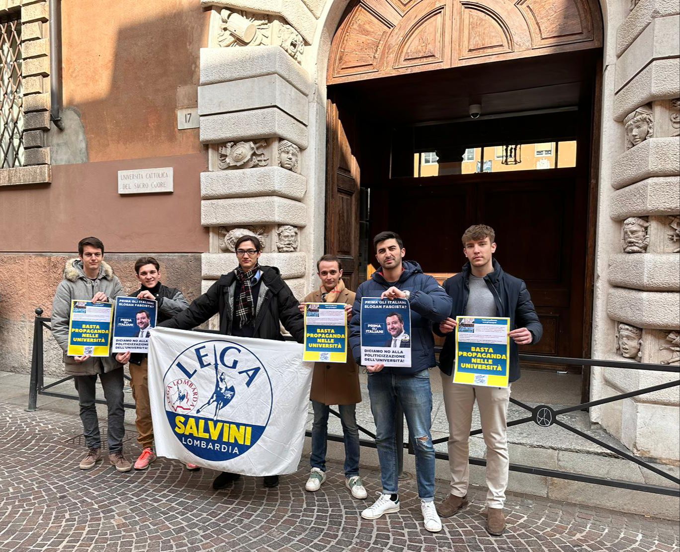 🔴 “Lega, razzismo fascista”, i giovani padani protestano: fuori la politica dall’Università Cattolica