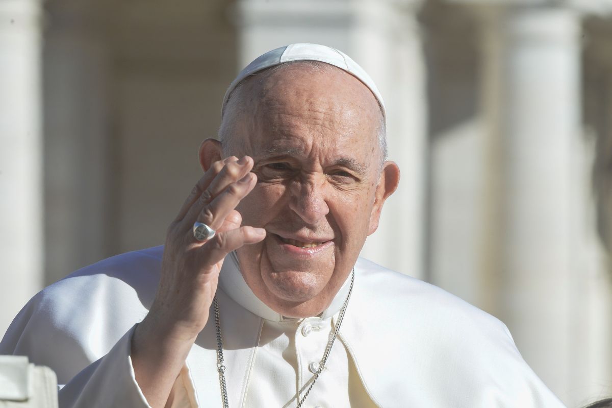 Papa Francesco “Prendiamoci cura di chi viene lasciato solo”