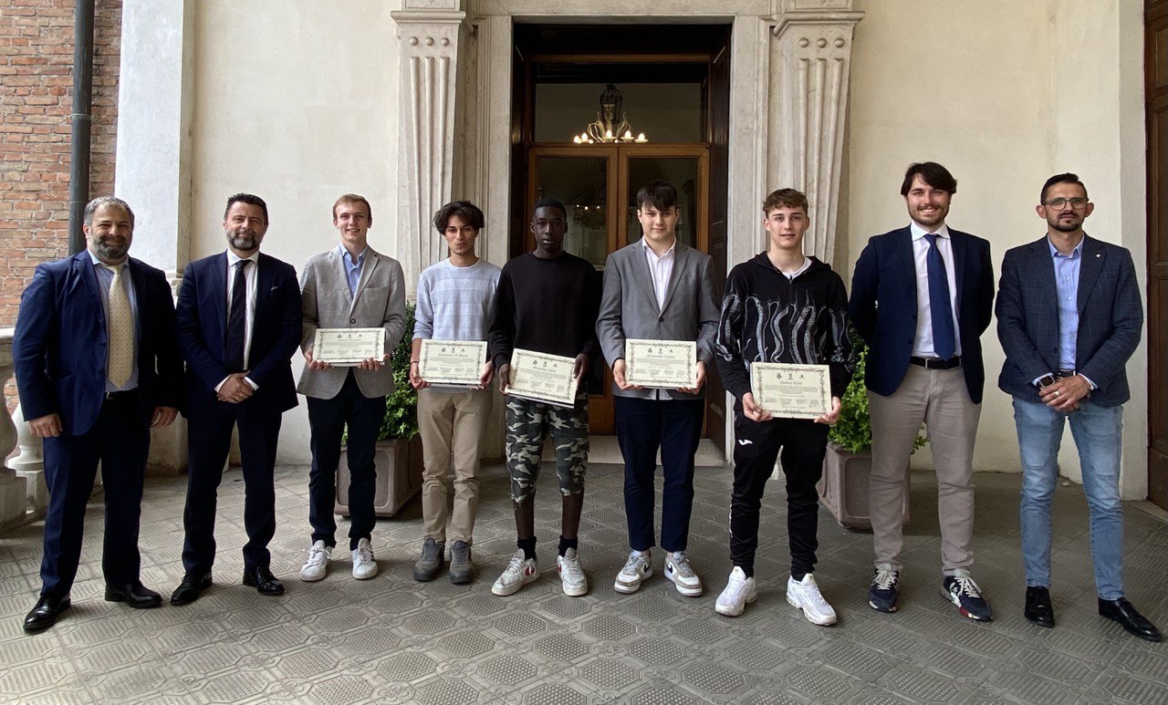 Pullman si ribalta ad Azzano Mella, premiati i 5 studenti eroi