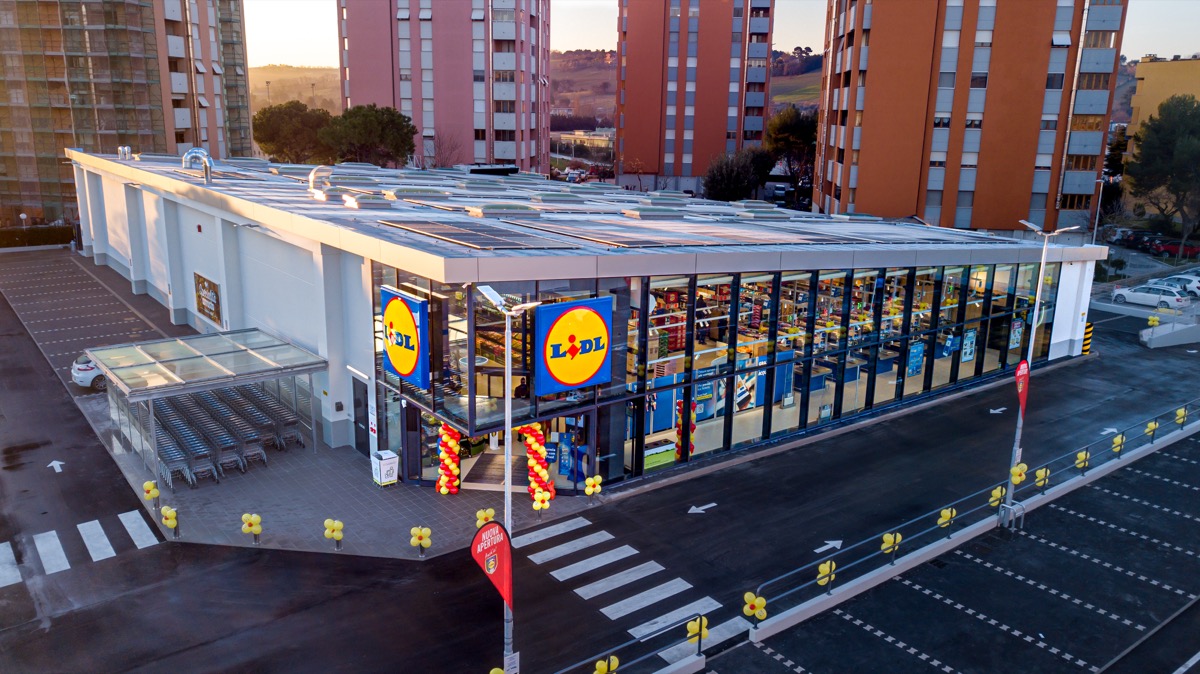 Lavoro, Lidl assume 25 persone nei supermercati bresciani: ecco come candidarsi