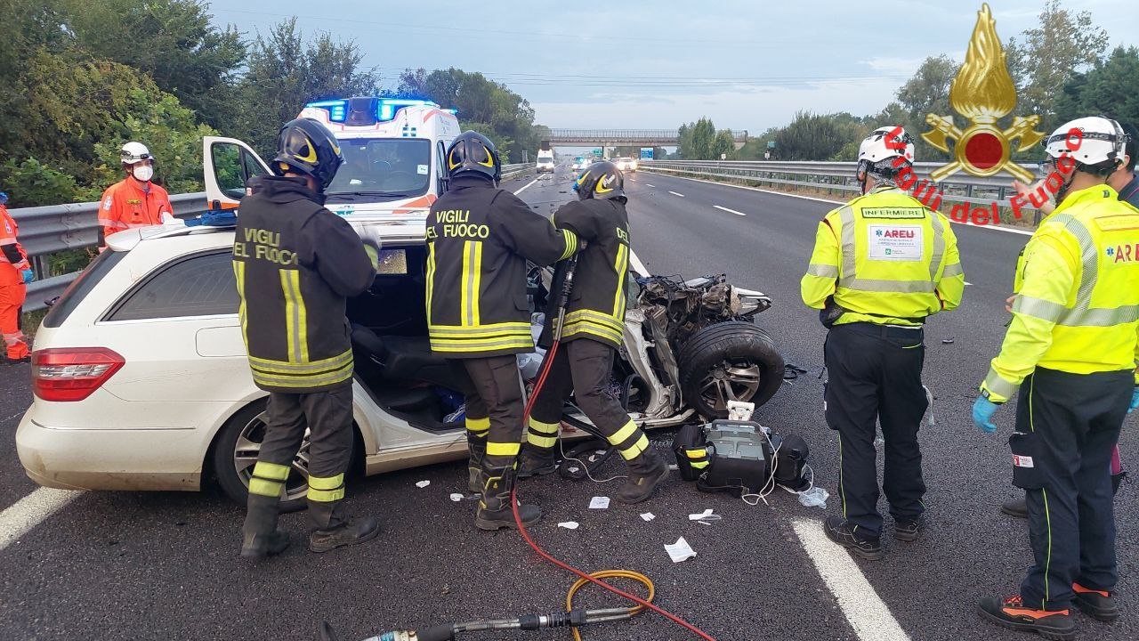 ▼ Auto contro cisterna in A21: non ce l’ha fatta la turista slovena 25enne