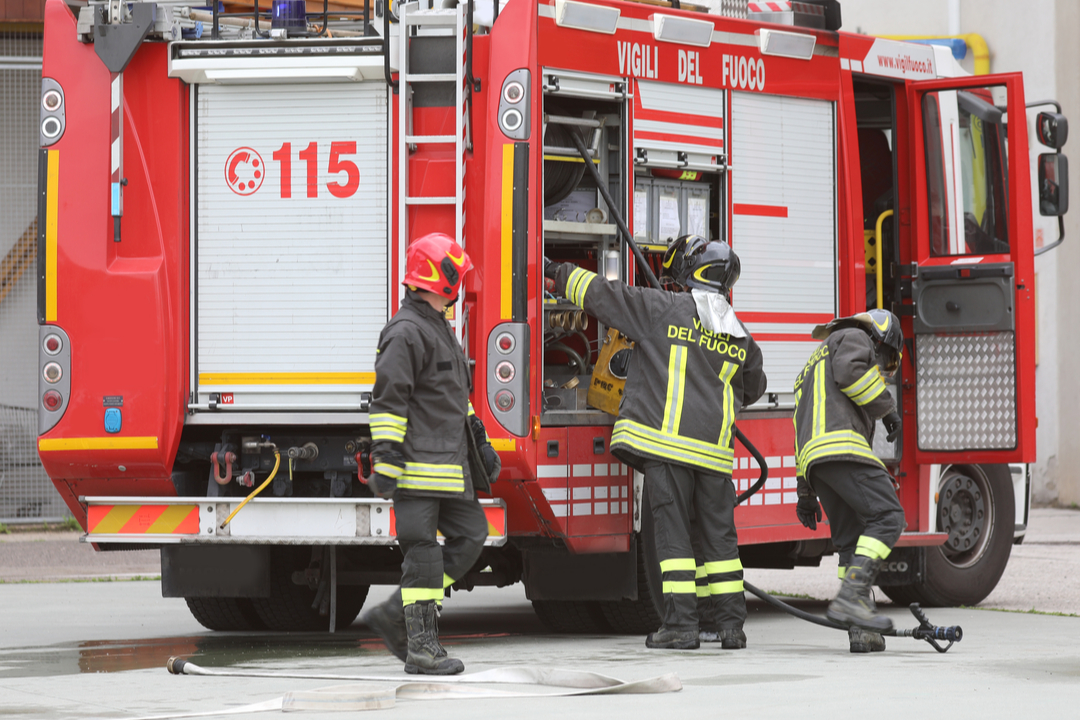 ▼ Pontevico, in fiamme il capannone di Busi Group: operai in salvo