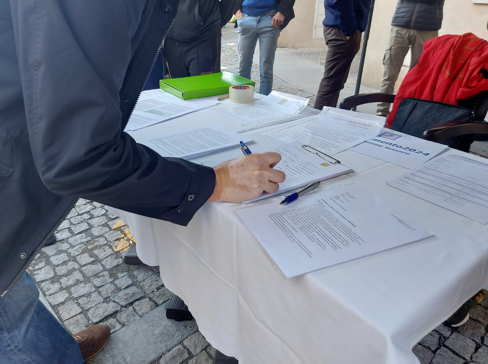 ▼ Nuovo impianto Finchimica, ambientalisti in campo: già raccolte centinaia di firme