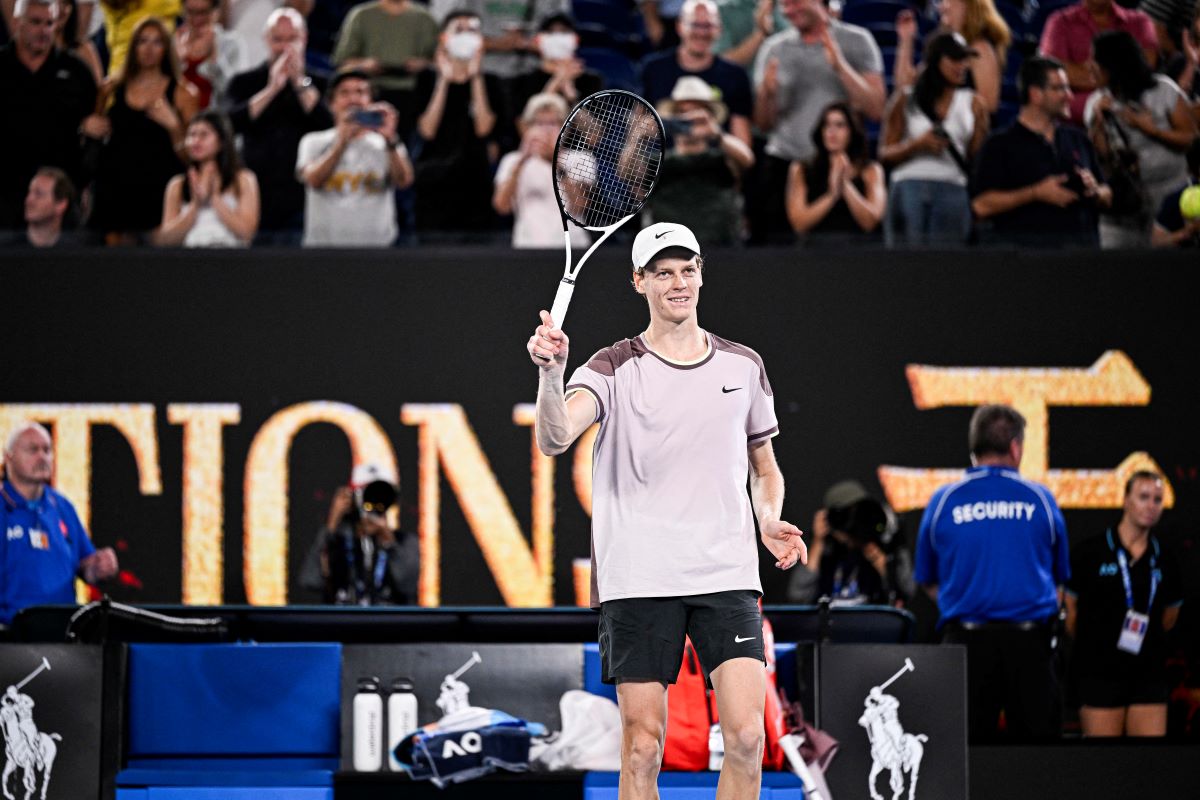 Sinner batte Djokovic e vola in finale a Melbourne