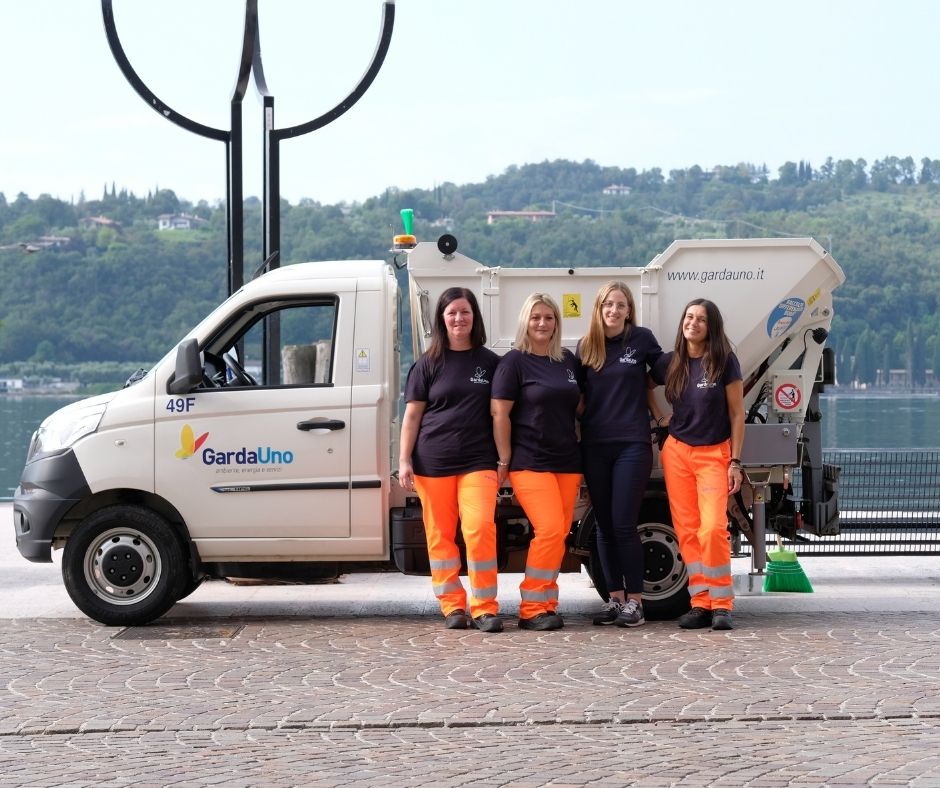 ▼ Operatori ecologici, boom di domande a Garda Uno: quasi la metà sono donne