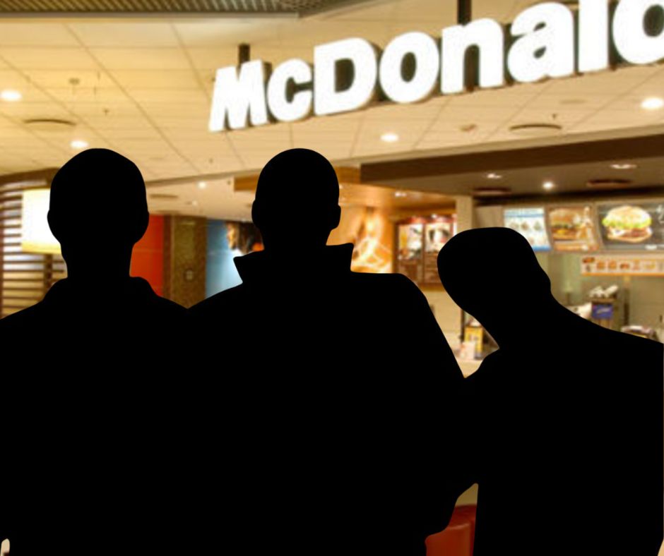 ▼ Pugni e sedie che volano: maxirissa al McDonald’s tra bimbi e famiglie terrorizzati