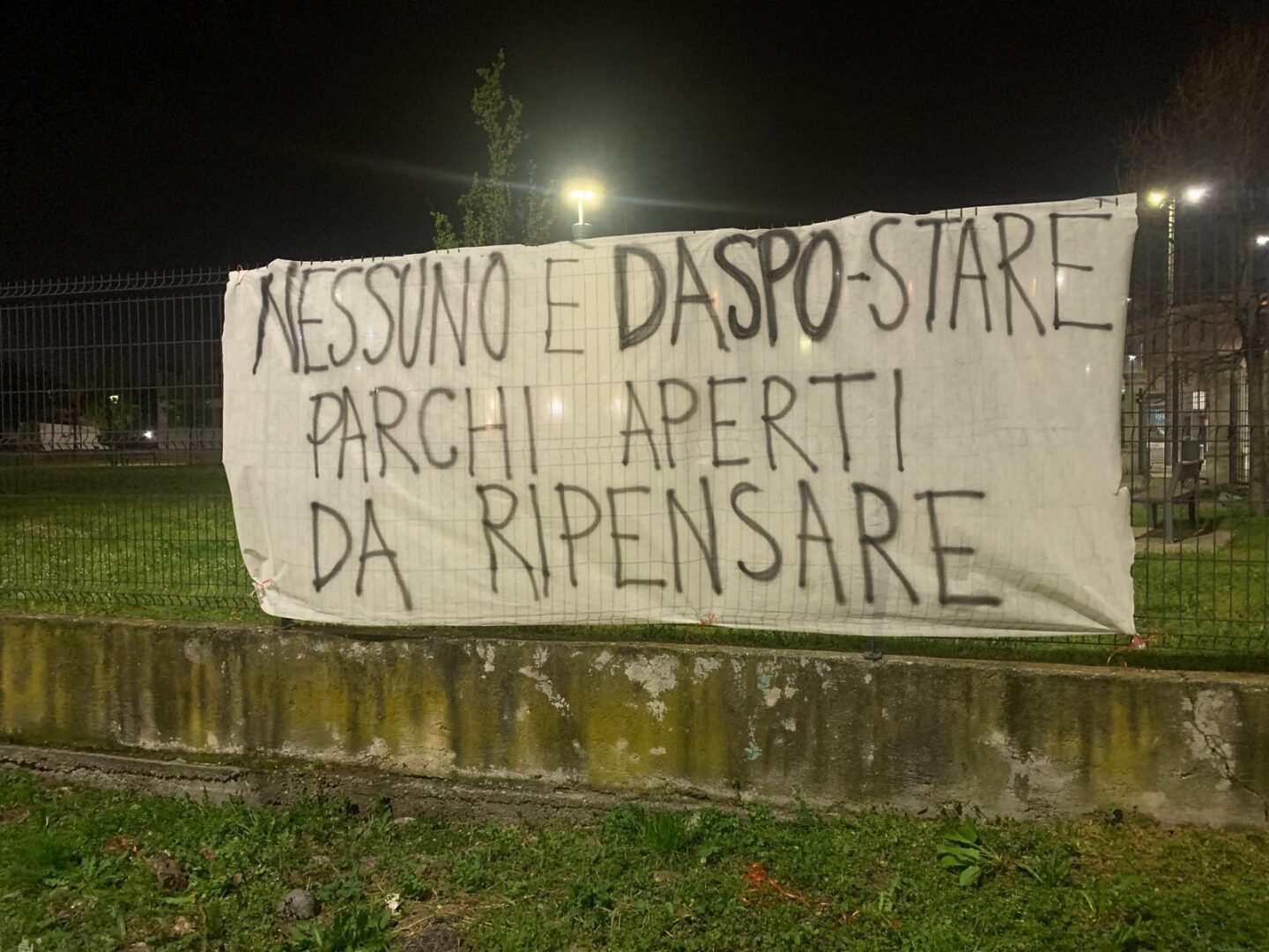 ▼ Daspo, il fronte del no parte da via Milano: “Colpisce quelli che danno fastidio a ricchi e razzisti”