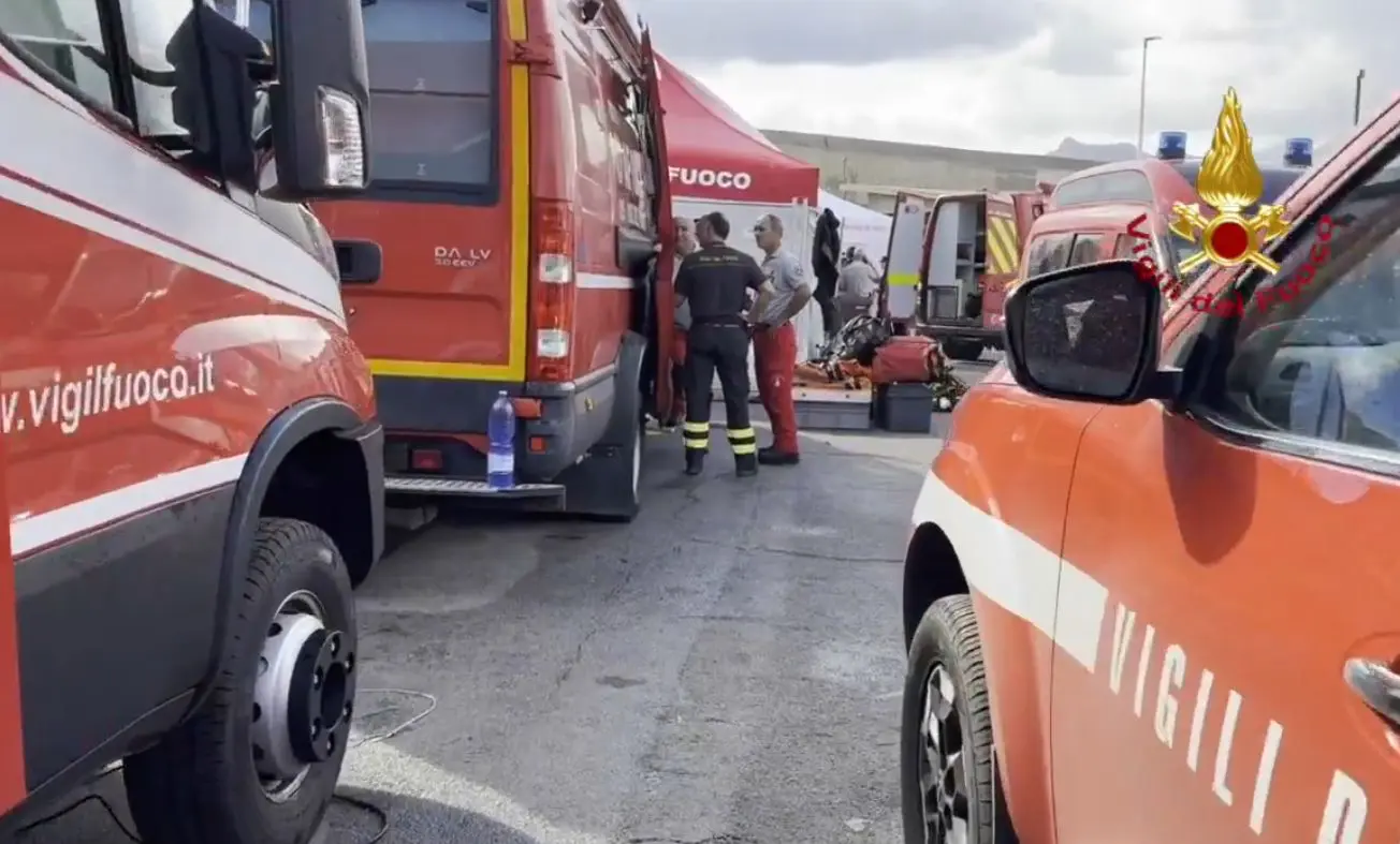 Naufragio nel Palermitano, vigili del fuoco recuperano 4 corpi