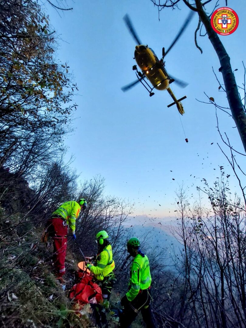 Maddalena, escursionista cade in una cengia: soccorso dal cielo