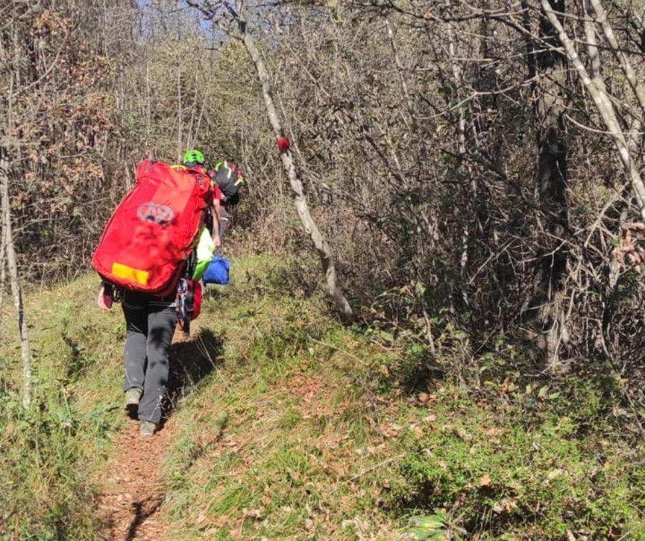 Sarezzo, cacciatore si infortuna e viene portato a valle in barella